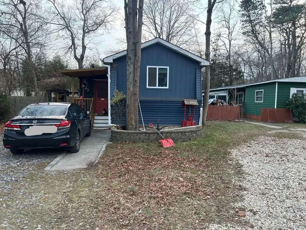 83 Forge Road Riverhead NY 11901