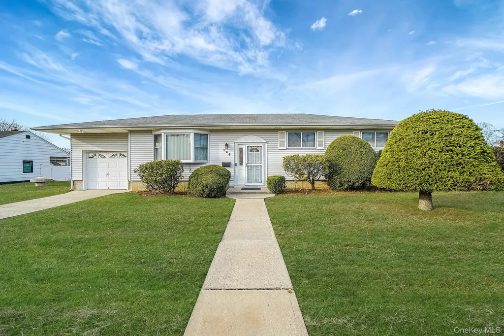 126 W 3rd Street Deer Park NY 11729