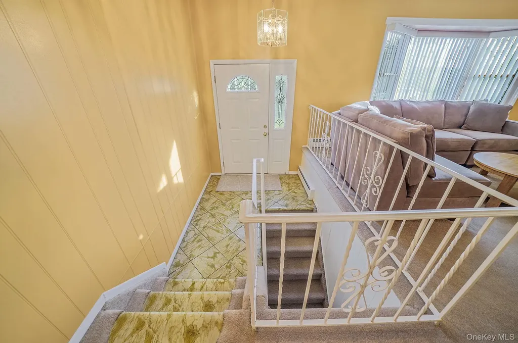 126 W 3rd Street Deer Park NY 11729