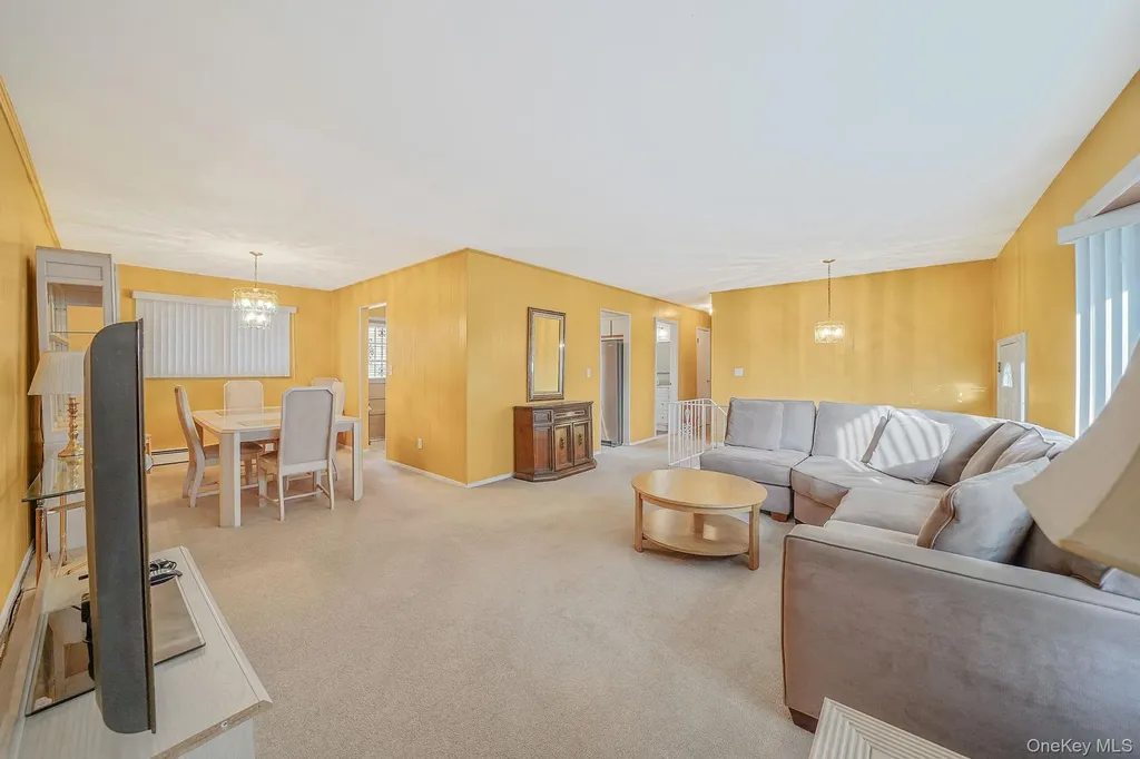 126 W 3rd Street Deer Park NY 11729