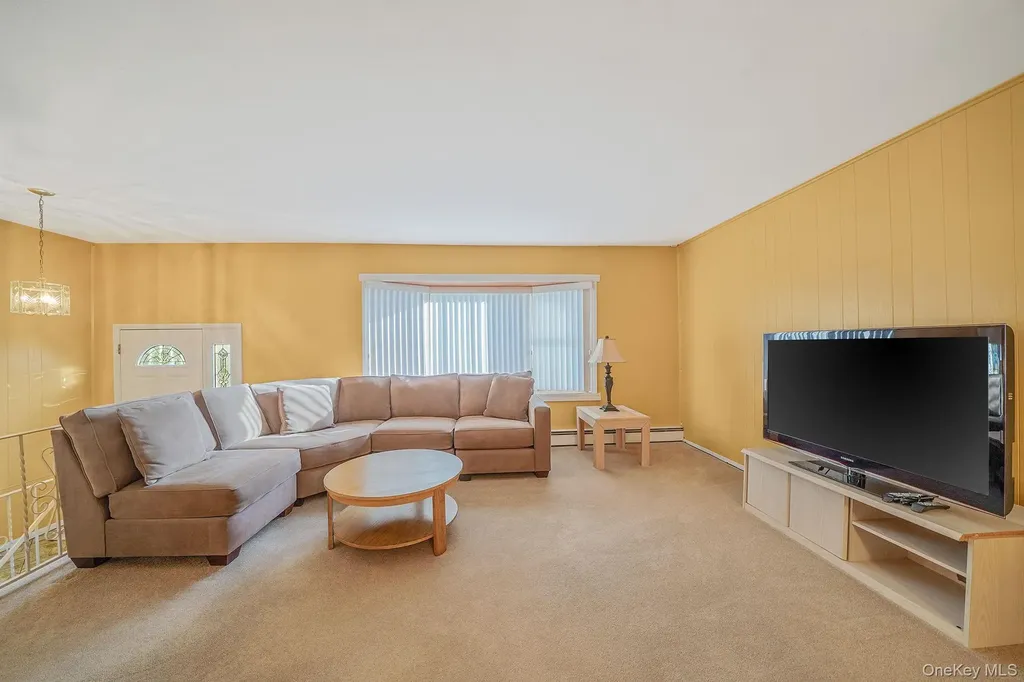 126 W 3rd Street Deer Park NY 11729