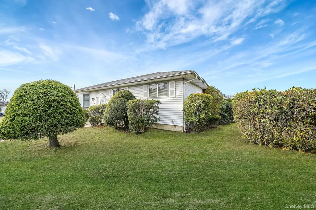 126 W 3rd Street Deer Park NY 11729