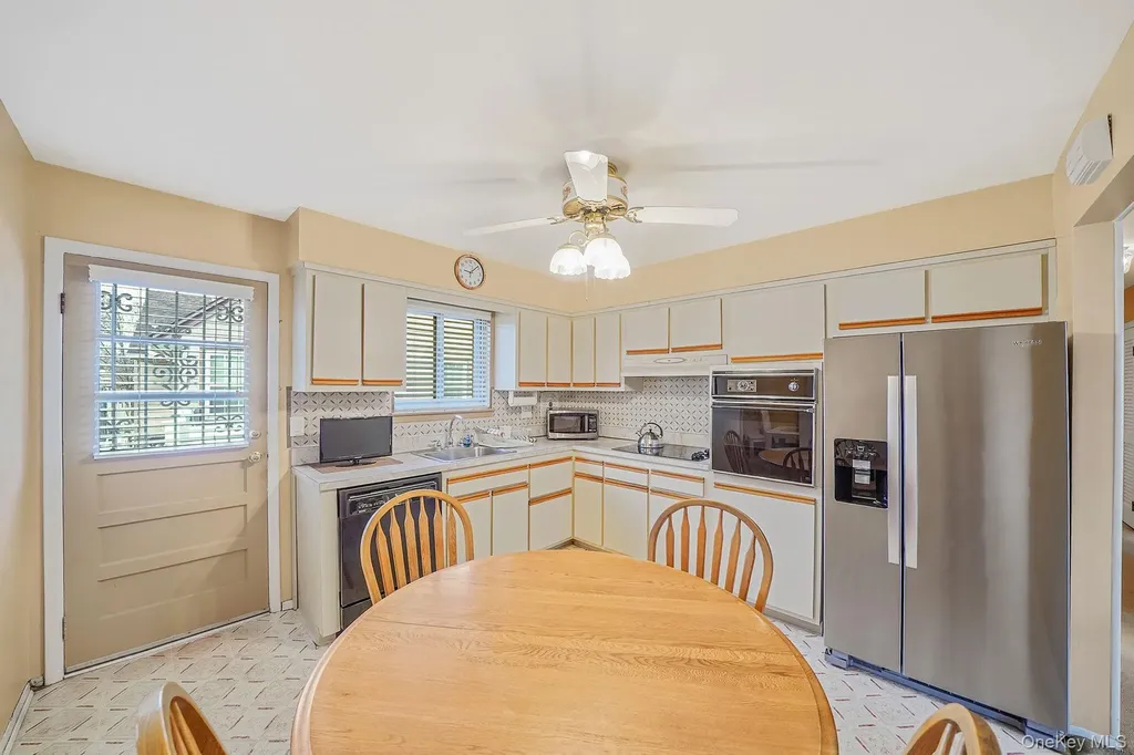 126 W 3rd Street Deer Park NY 11729
