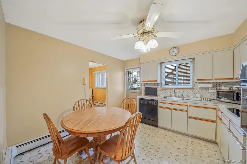126 W 3rd Street Deer Park NY 11729