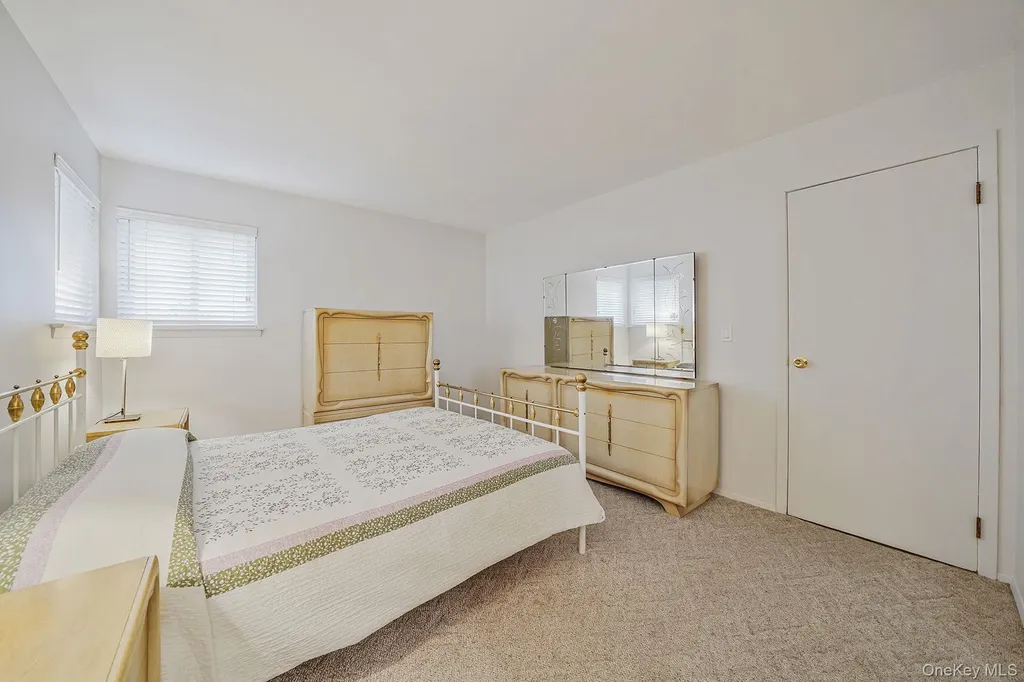 126 W 3rd Street Deer Park NY 11729