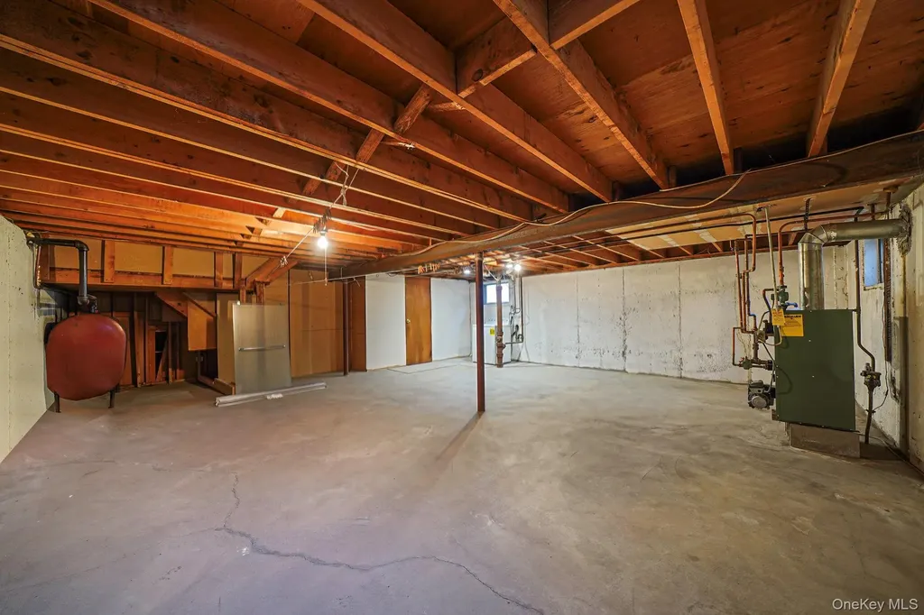 126 W 3rd Street Deer Park NY 11729