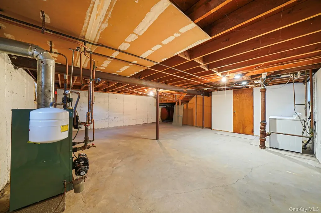 126 W 3rd Street Deer Park NY 11729