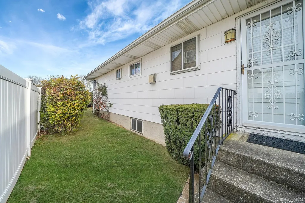 126 W 3rd Street Deer Park NY 11729