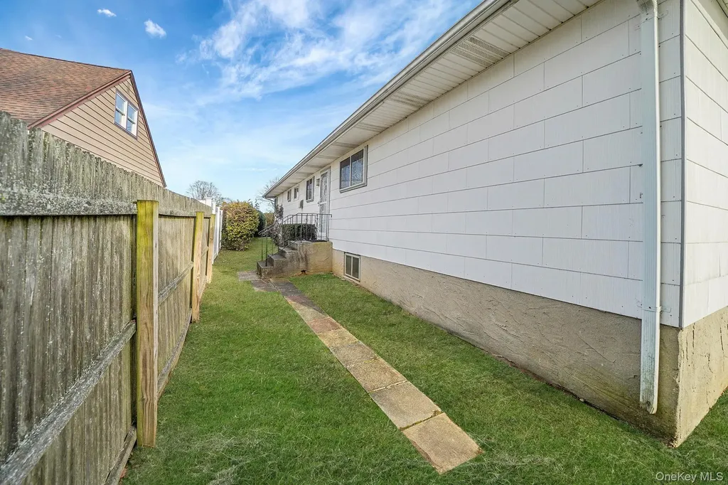 126 W 3rd Street Deer Park NY 11729