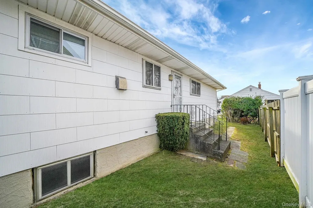 126 W 3rd Street Deer Park NY 11729