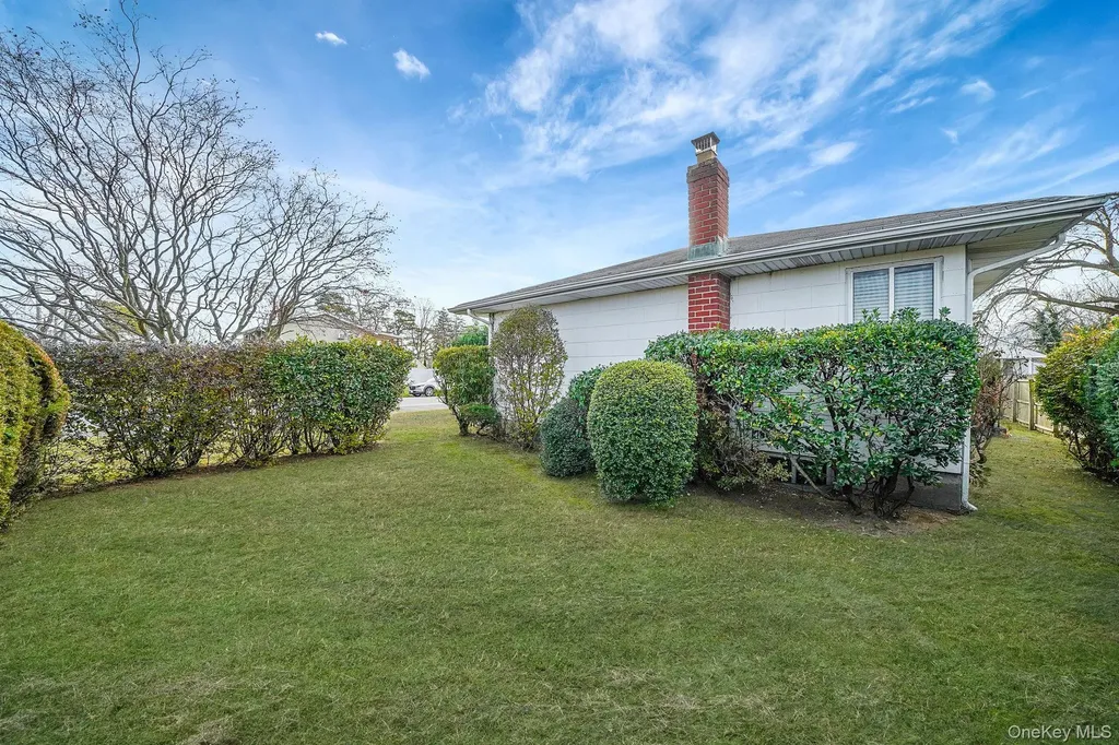 126 W 3rd Street Deer Park NY 11729