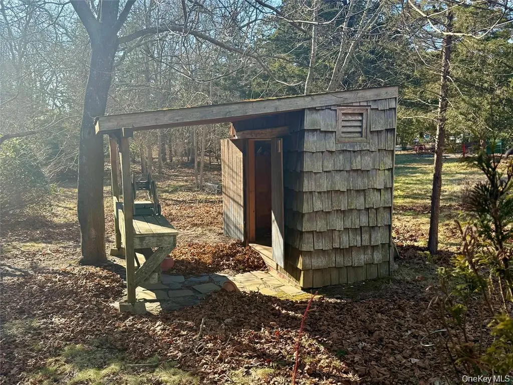 39 Cedar Drive Southampton NY 11968