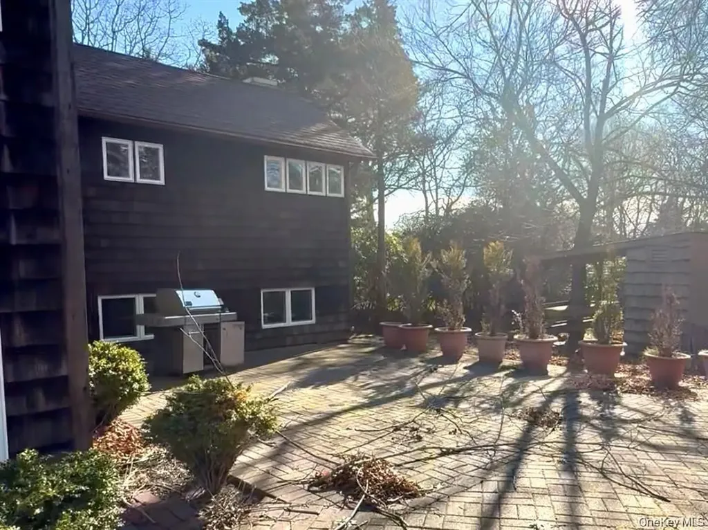 39 Cedar Drive Southampton NY 11968