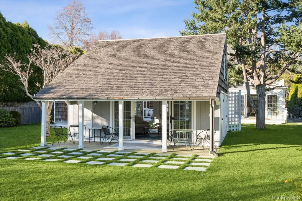 94 Post Lane Southampton NY 11968