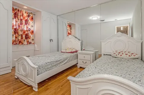 93 Searingtown Road Albertson NY 11507