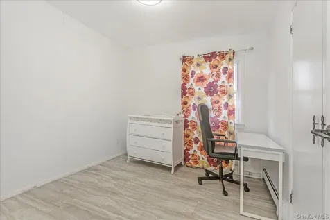 93 Searingtown Road Albertson NY 11507