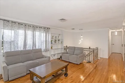 93 Searingtown Road Albertson NY 11507