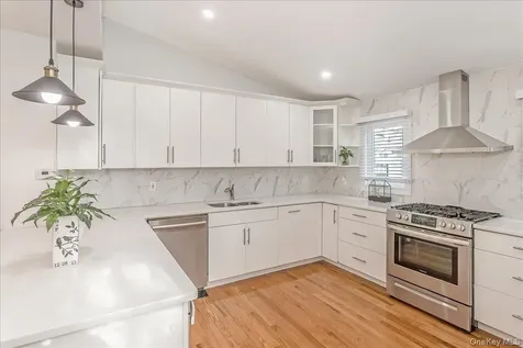 93 Searingtown Road Albertson NY 11507