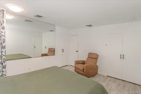 93 Searingtown Road Albertson NY 11507