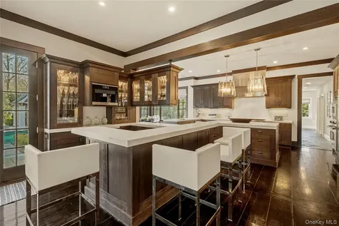 8 Serenite Lane Muttontown NY 11791