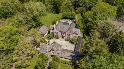 8 Serenite Lane Muttontown NY 11791