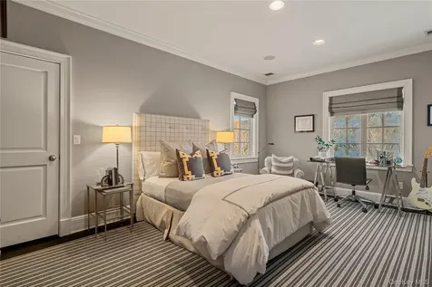 8 Serenite Lane Muttontown NY 11791