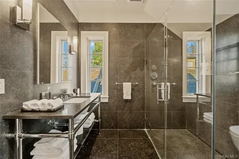 8 Serenite Lane Muttontown NY 11791