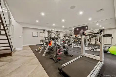 8 Serenite Lane Muttontown NY 11791