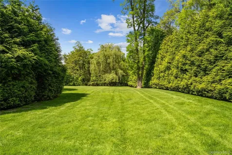 8 Serenite Lane Muttontown NY 11791