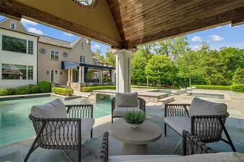 8 Serenite Lane Muttontown NY 11791