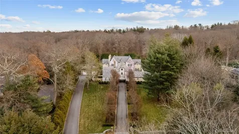 8 Serenite Lane Muttontown NY 11791