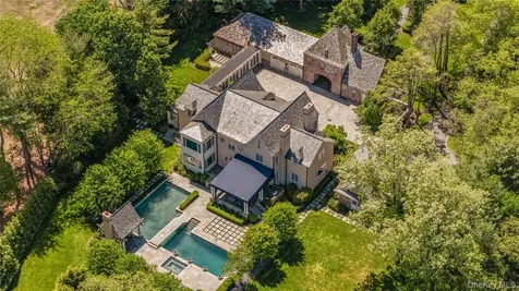8 Serenite Lane Muttontown NY 11791