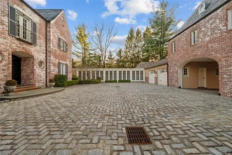 8 Serenite Lane Muttontown NY 11791