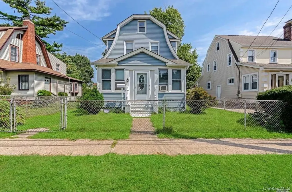 19 Hamilton Hempstead NY 11550