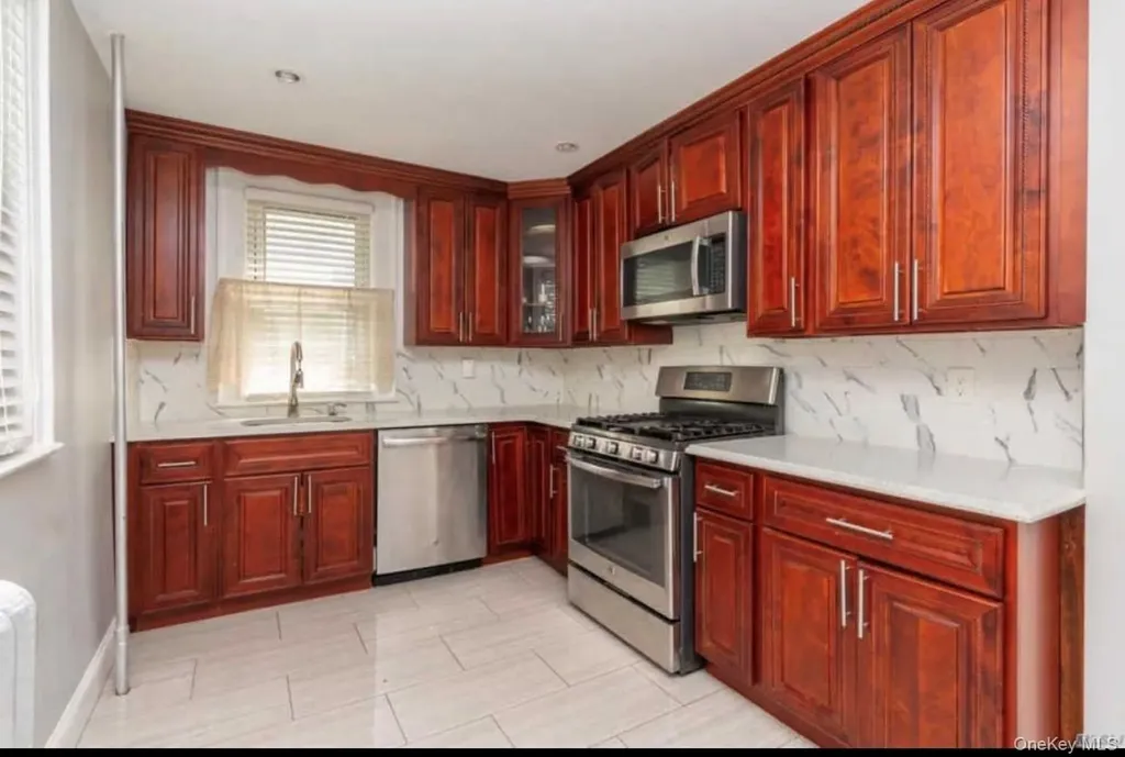 19 Hamilton Hempstead NY 11550