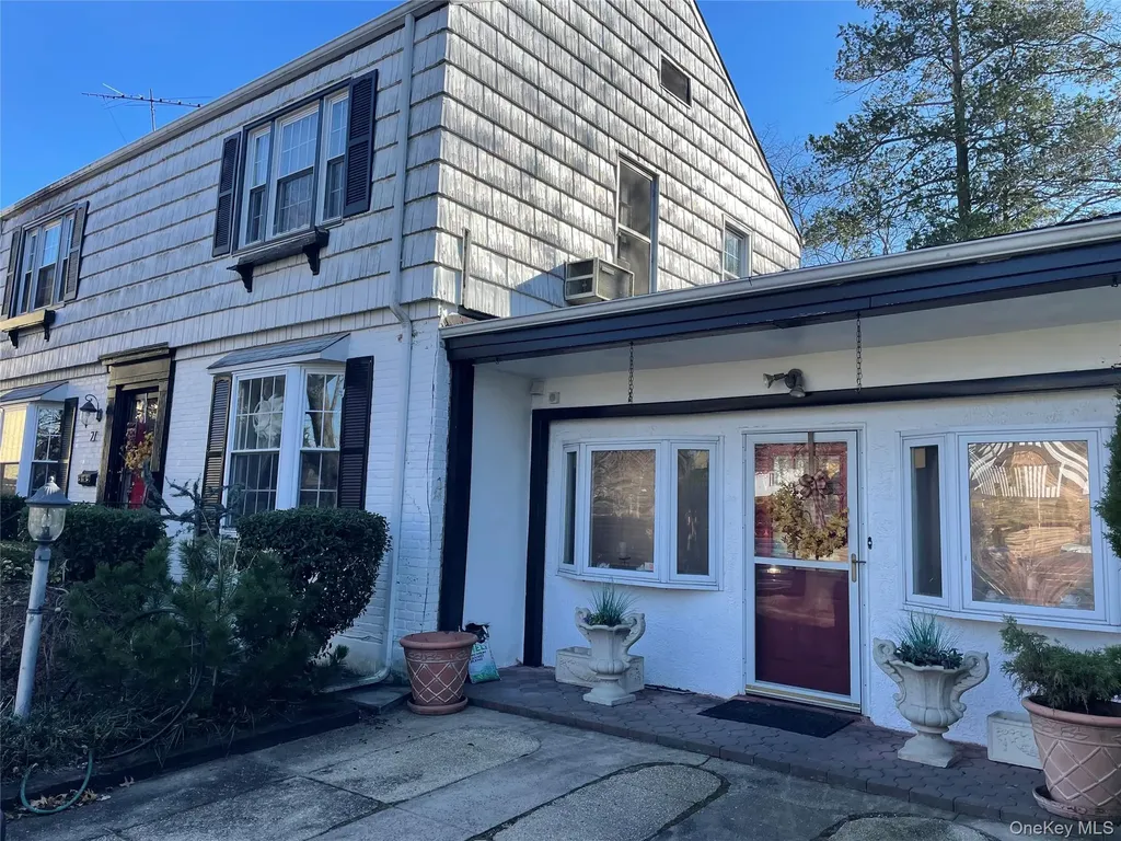 27 Birch Lane Valley Stream NY 11581