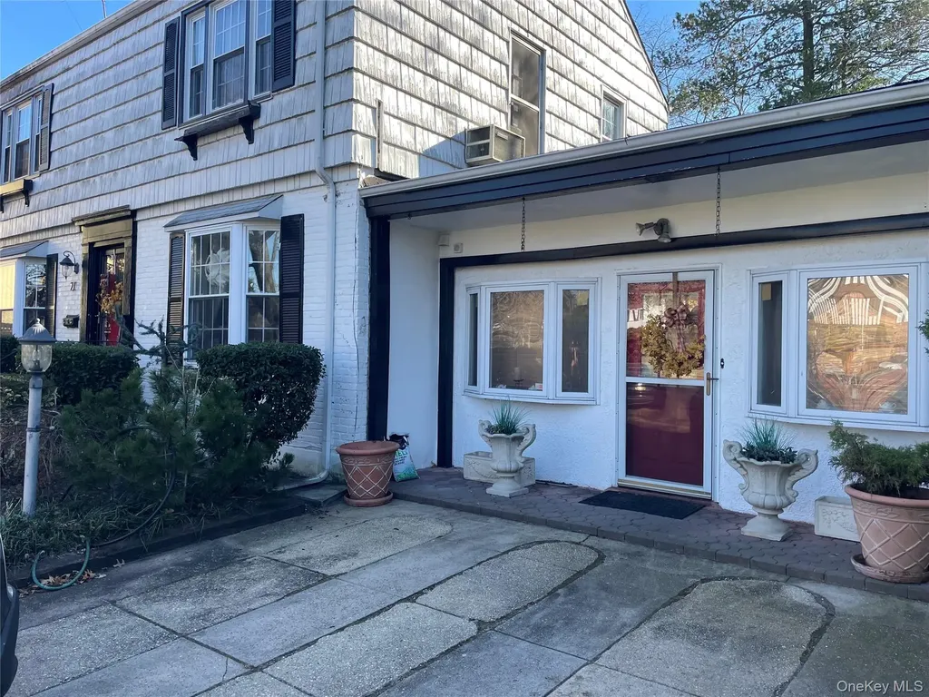 27 Birch Lane Valley Stream NY 11581