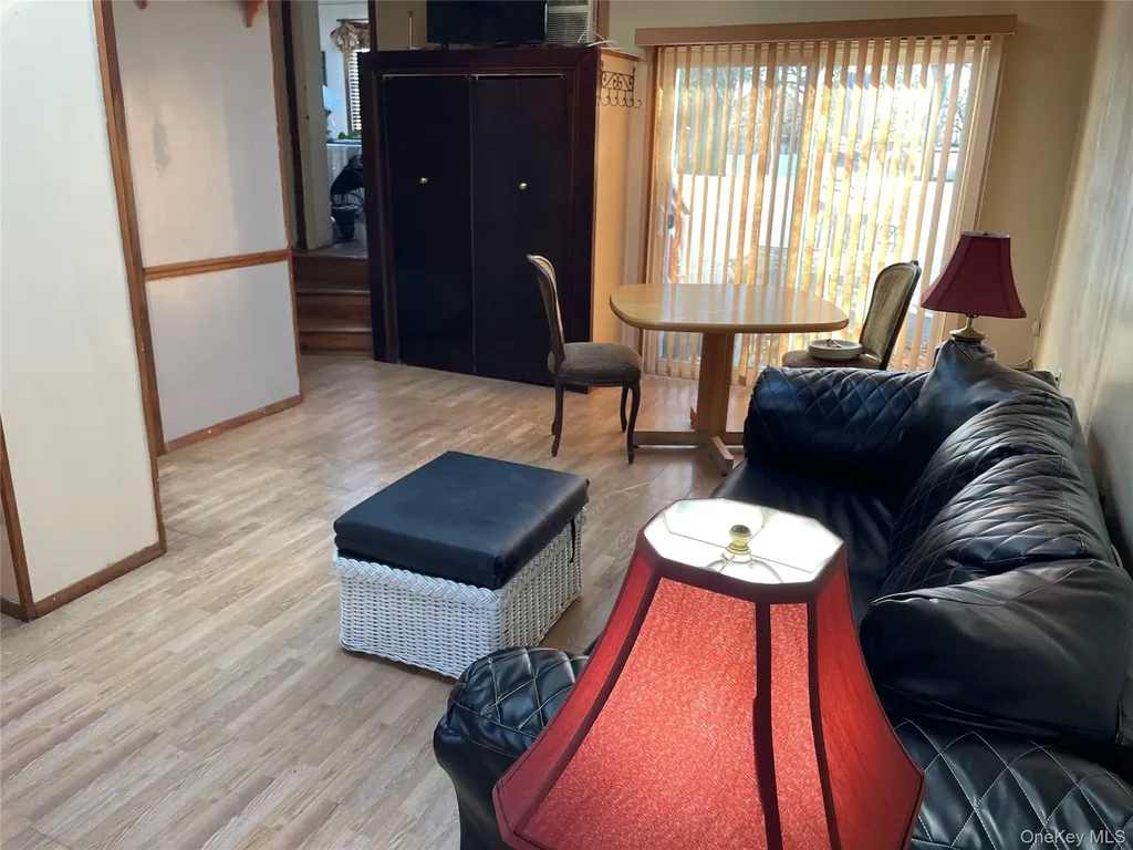 27 Birch Lane Valley Stream NY 11581