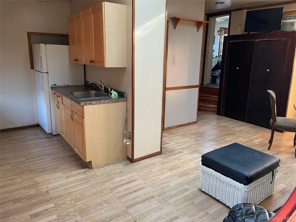 27 Birch Lane Valley Stream NY 11581