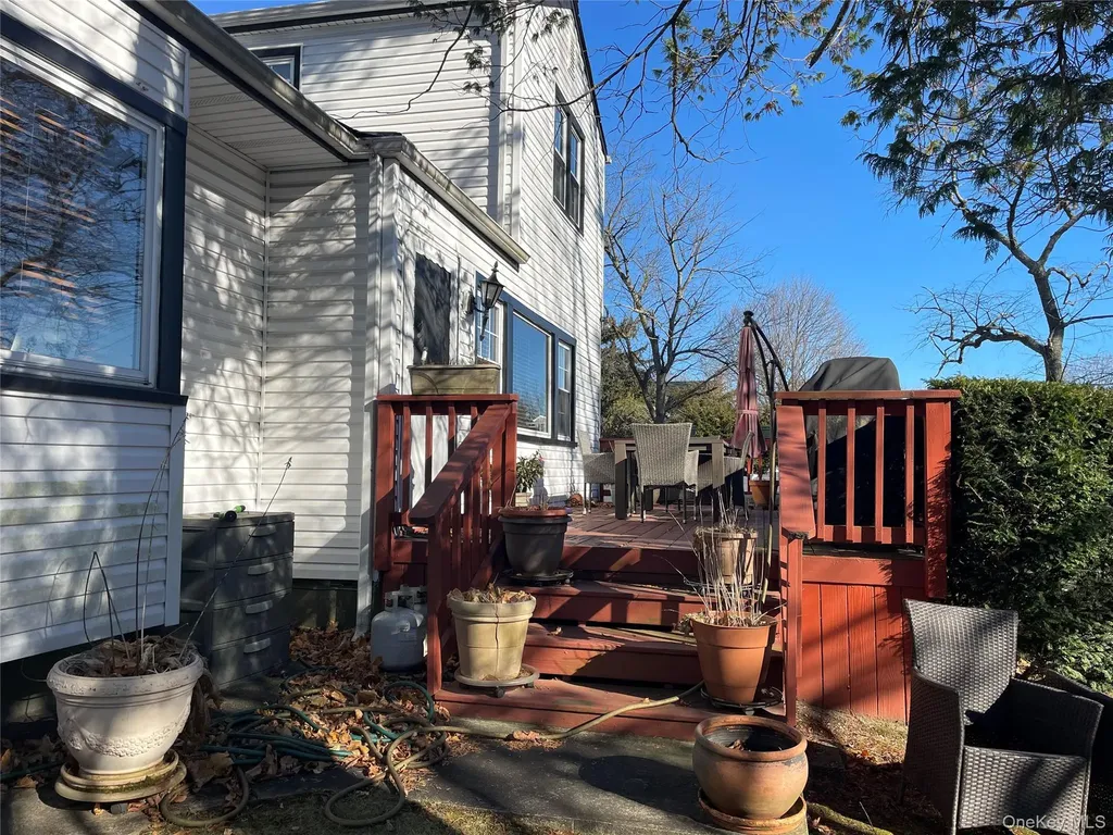 27 Birch Lane Valley Stream NY 11581
