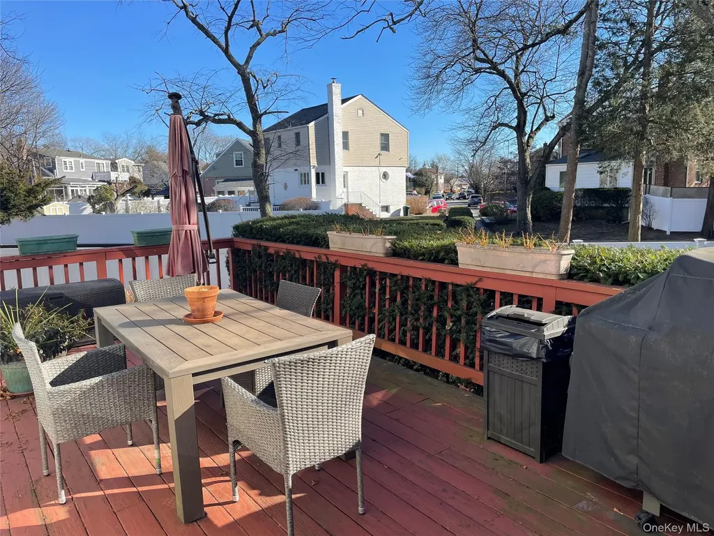 27 Birch Lane Valley Stream NY 11581