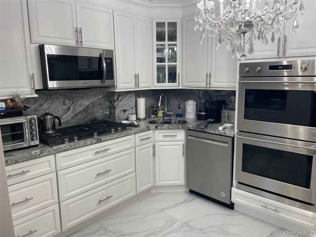 27 Birch Lane Valley Stream NY 11581