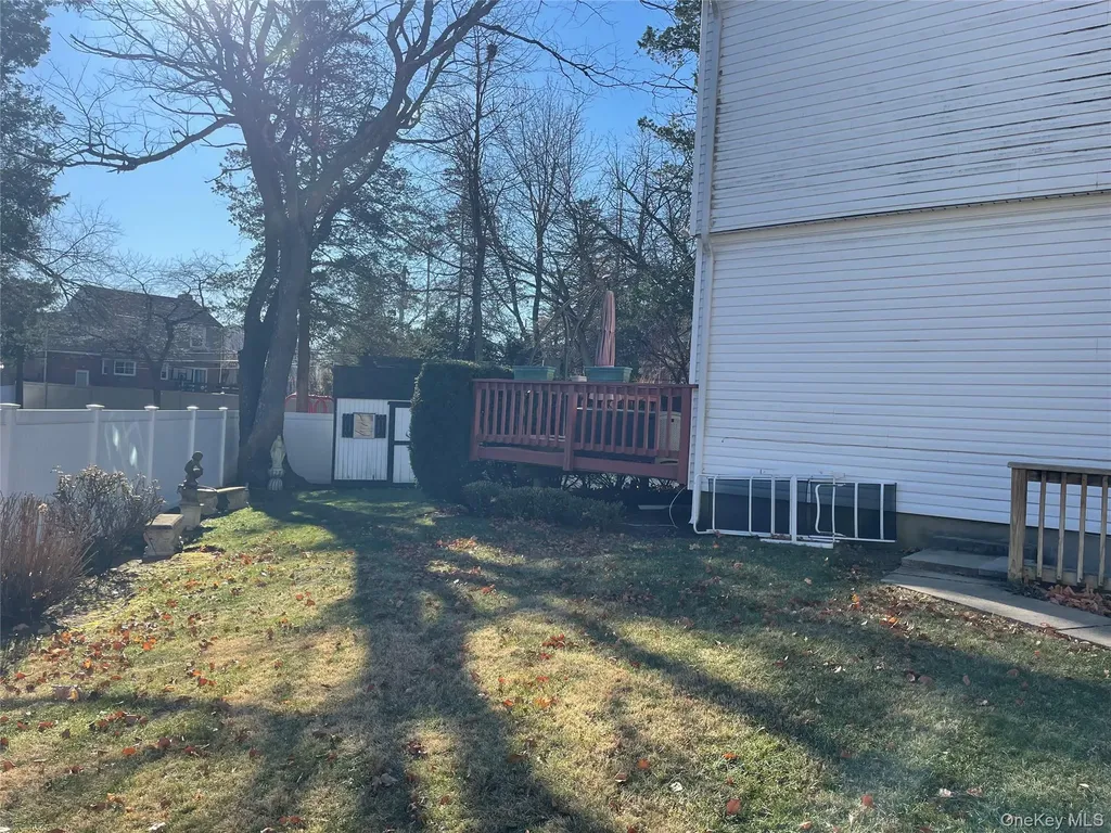 27 Birch Lane Valley Stream NY 11581