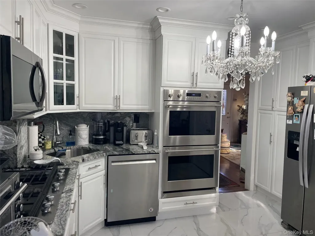 27 Birch Lane Valley Stream NY 11581