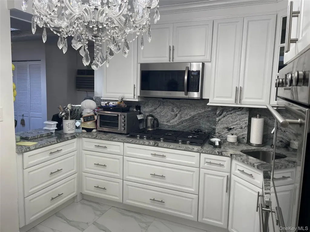27 Birch Lane Valley Stream NY 11581