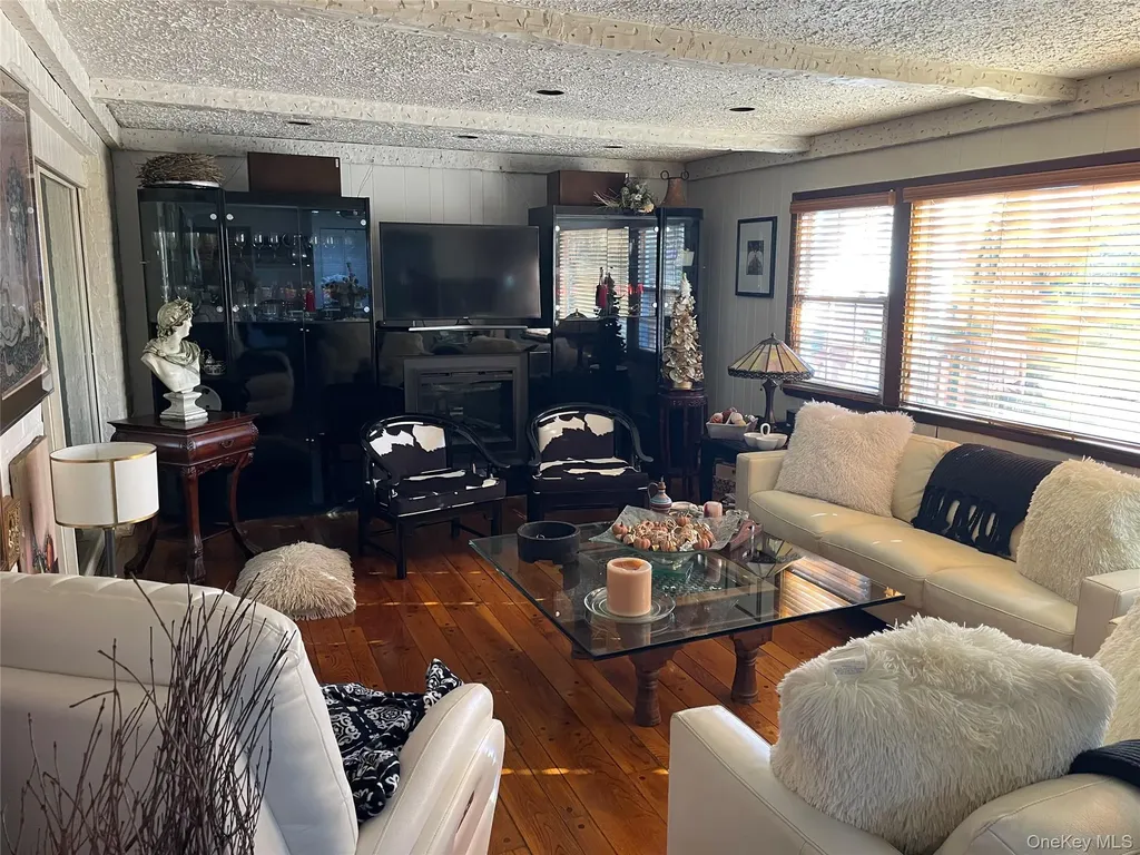 27 Birch Lane Valley Stream NY 11581