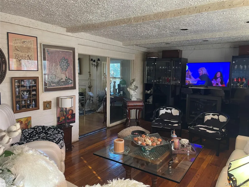 27 Birch Lane Valley Stream NY 11581