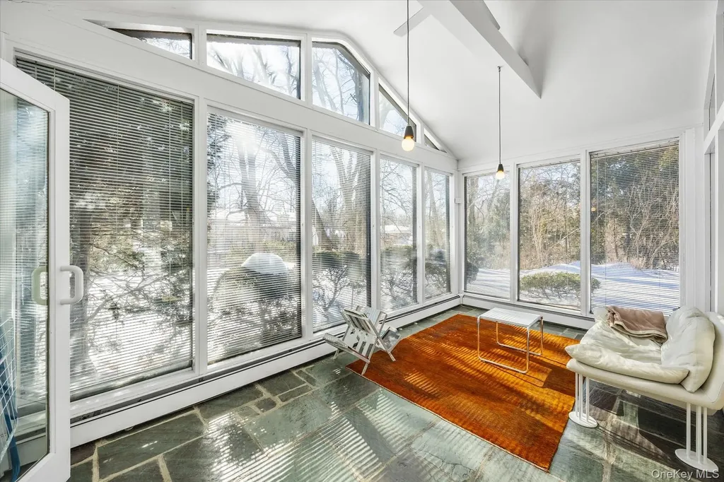 20 Henhawk Road Great Neck NY 11024