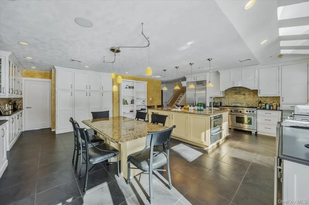 20 Henhawk Road Great Neck NY 11024
