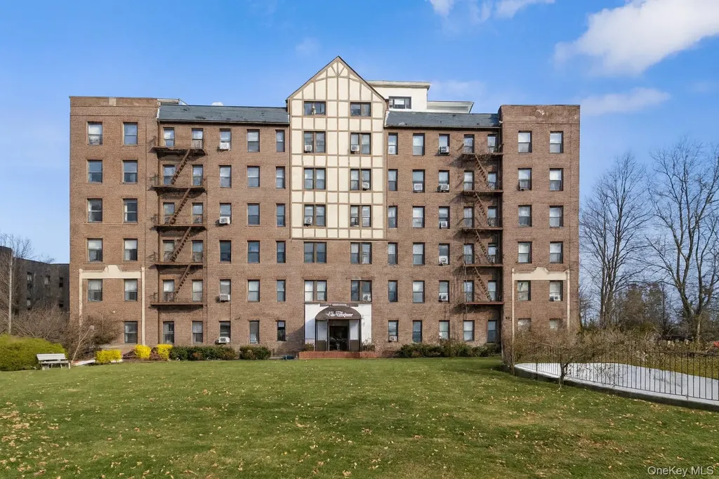 37 Brompton Road Great Neck NY 11022